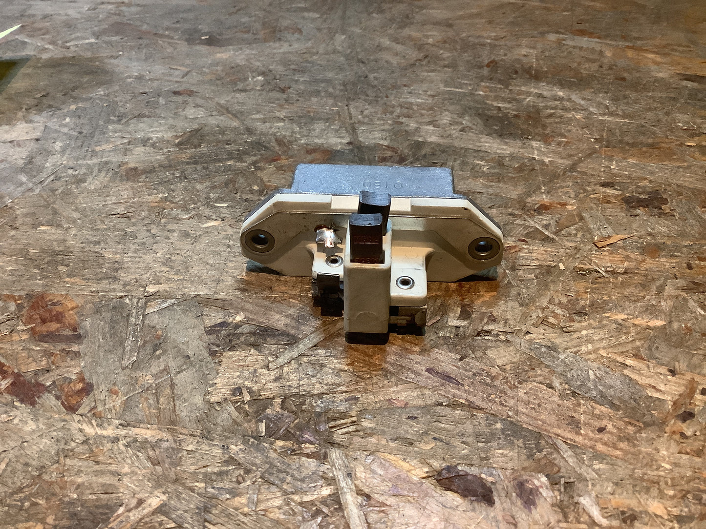 VW Golf I, Jetta I, LT, Polo, Passat Lichtmaschinenregler Original VW Audi NEU