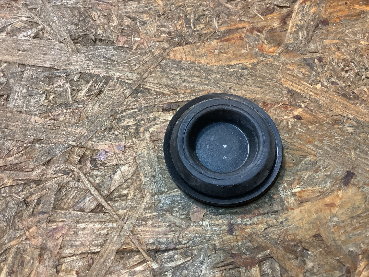 Chevrolet Spark (M200); Chevrolet Matiz (M200) Stopfen, Ablaufloch für Bodenblech, vorne Original GM NEU