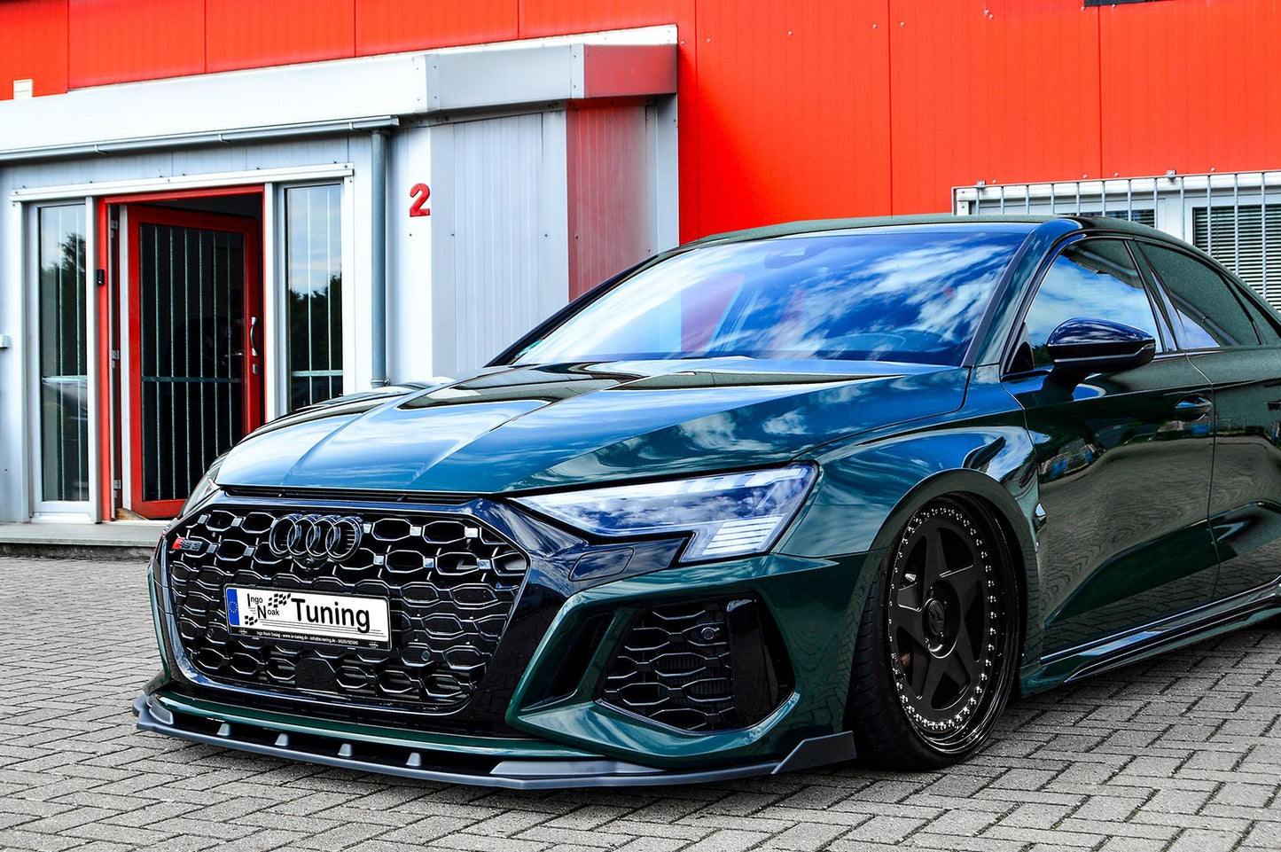 CUP Frontspoilerlippe ABS mit Seitenwing Audi RS3, 8Y, Limousine Schwarz Glanz