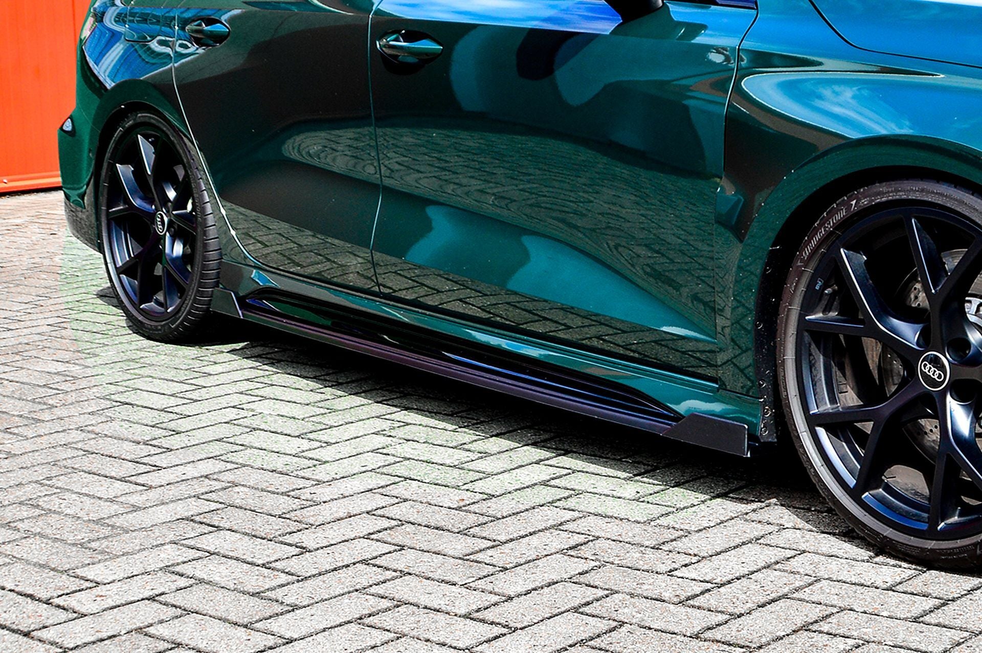 CUP Seitenschwellersatz mit Wing Audi RS3 8Y Sportback Schwarz Glanz