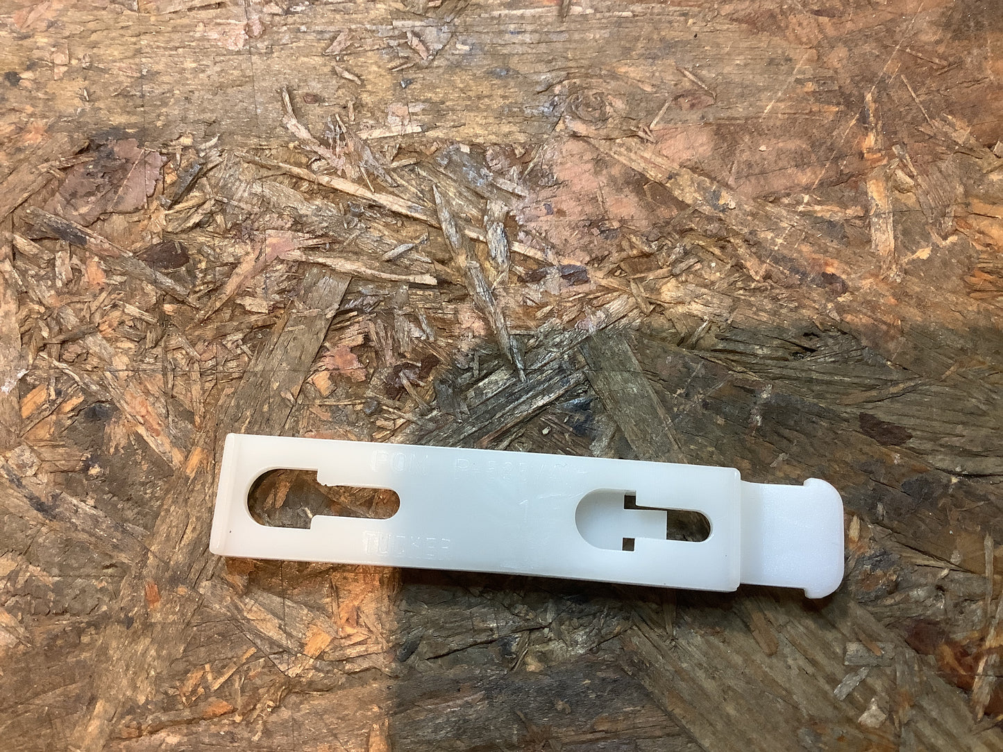 Vectra A Klammer, Steinschlagschutz an Einstiegsverkleidung Original GM NEU