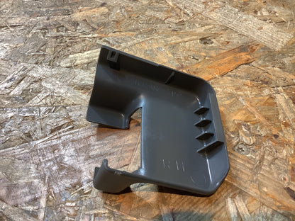 Mitsubishi Space Wagon, N41W, Bj.91-92 Abdeckung, 2. Sitzanker, rechts Original Mitsubishi NEU