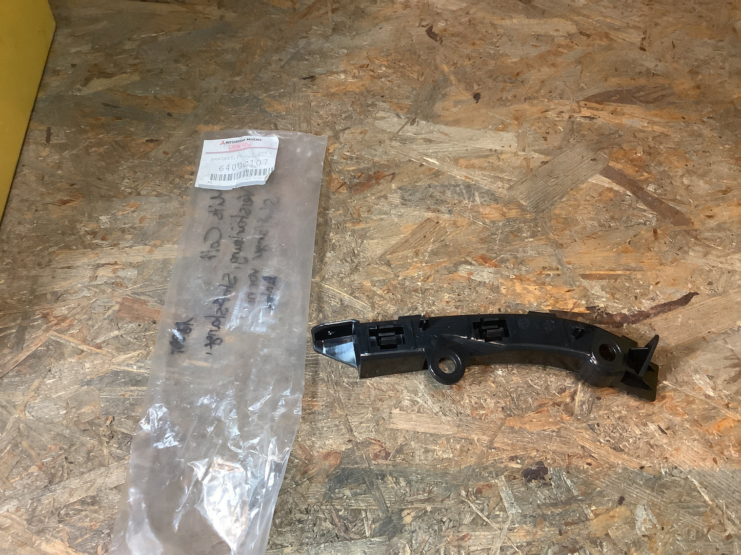 Mitsubishi Colt Verstärkung, Stoßstange, Stoßfänger vorne links Original NEU