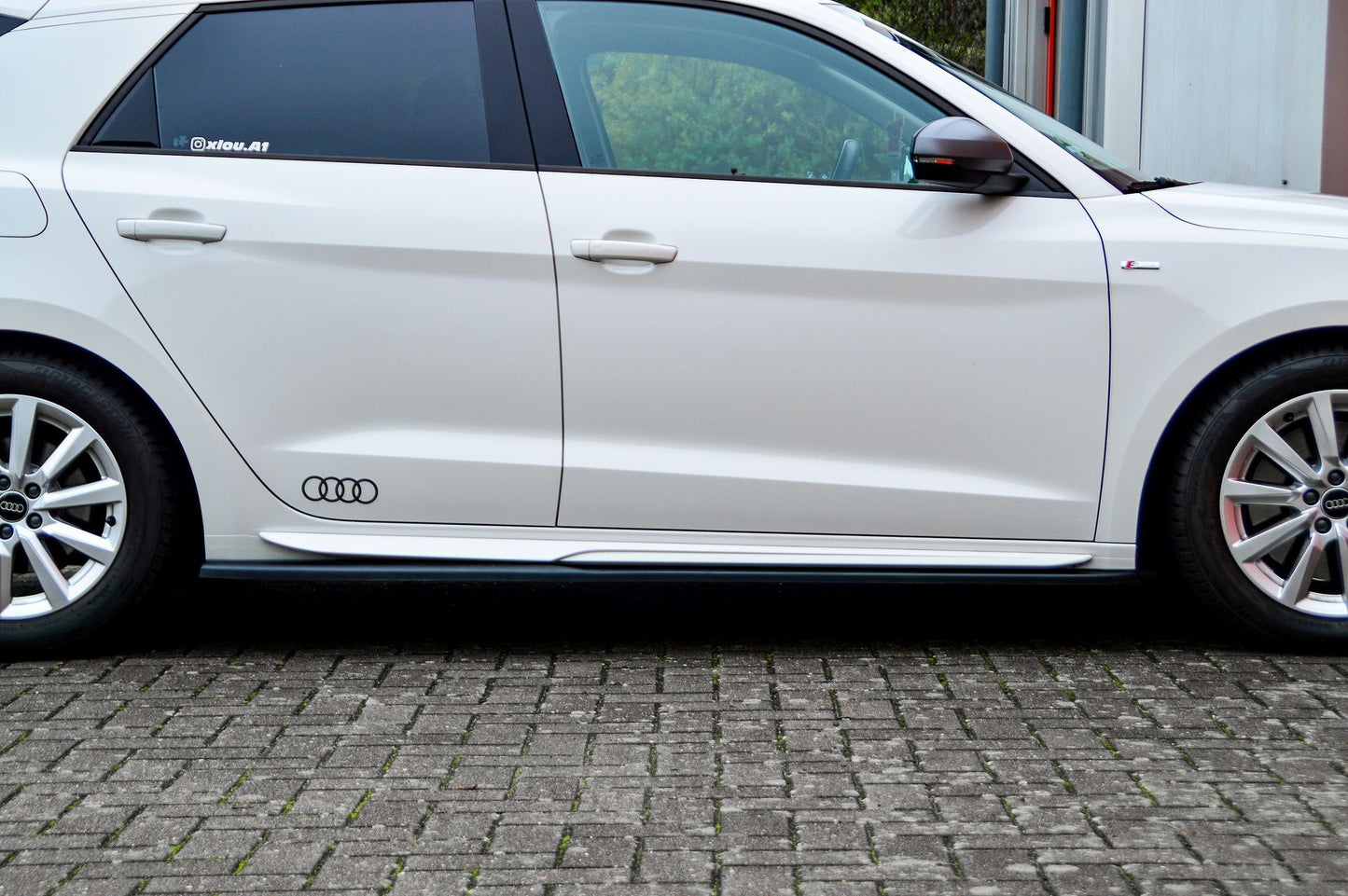 CUP Seitenschwellersatz mit Wing hinten Audi A1 (GB) ab Bj.2018- Schwarz Glanz