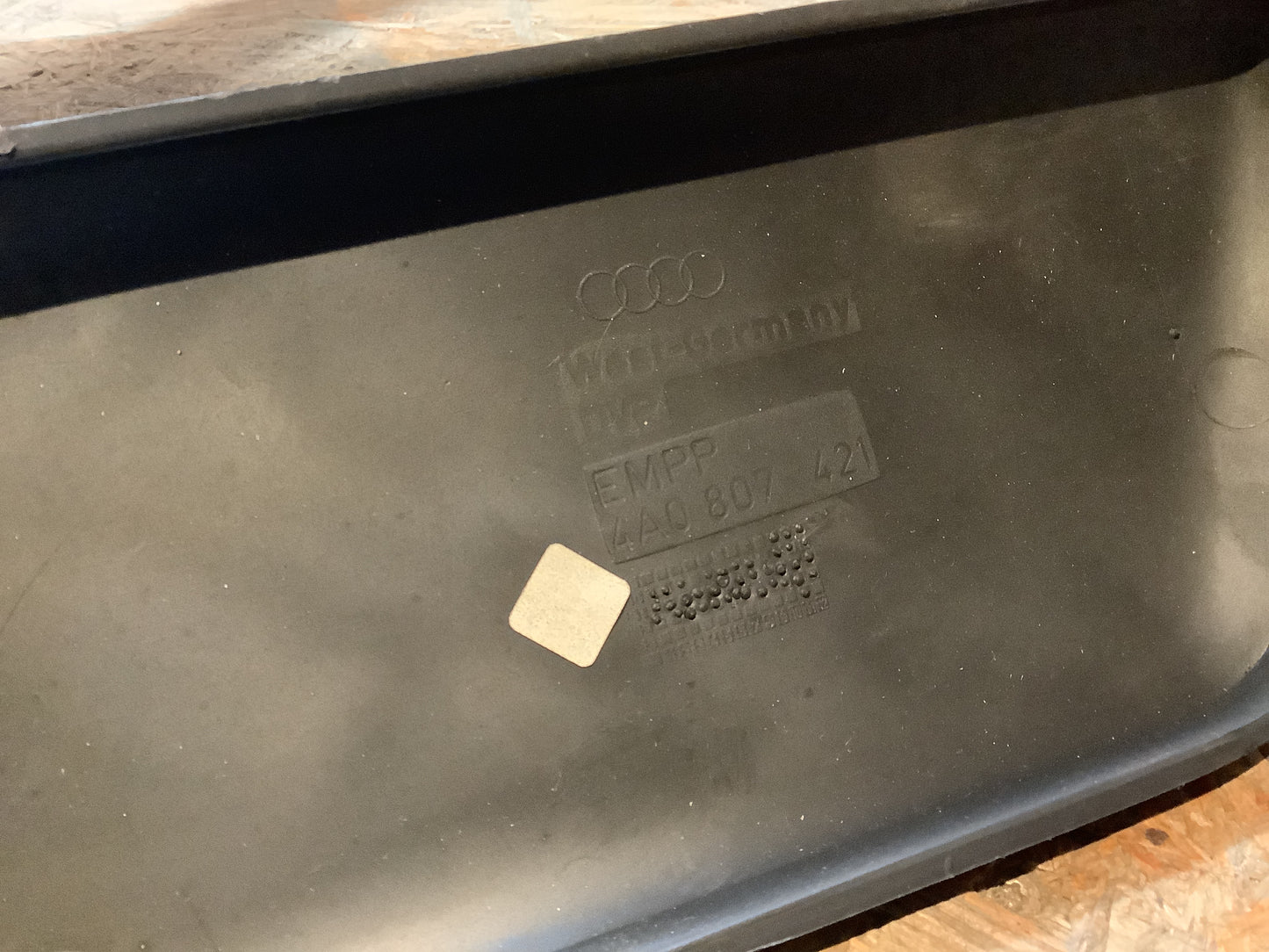 Audi C4 Blende Stoßfänger hinten links Original Audi NEU