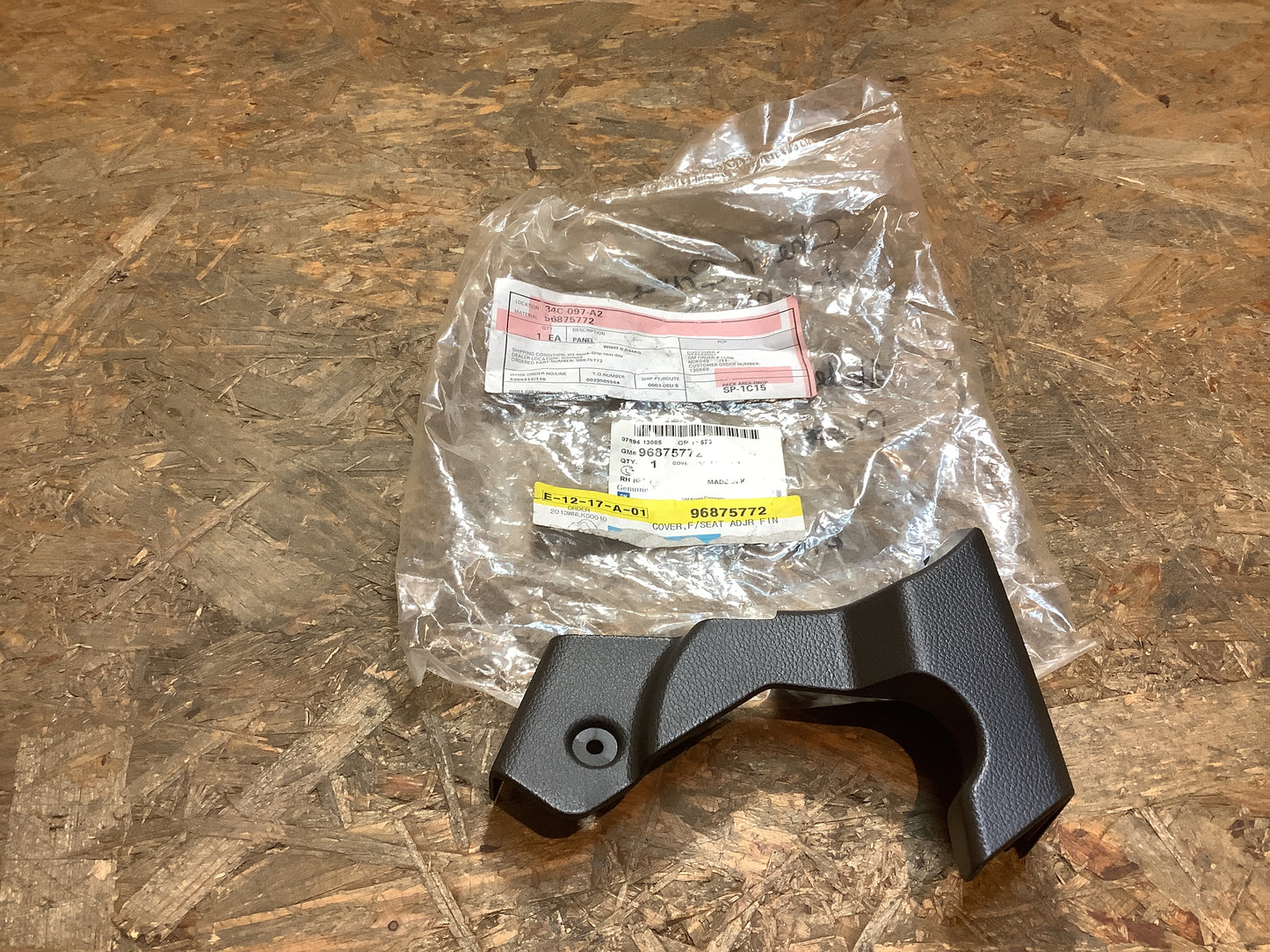 Chevrolet Cruze Hatchback Bj. 12-17 Abdeckung, Sitzverstellflosse, vorne Original GM NEU