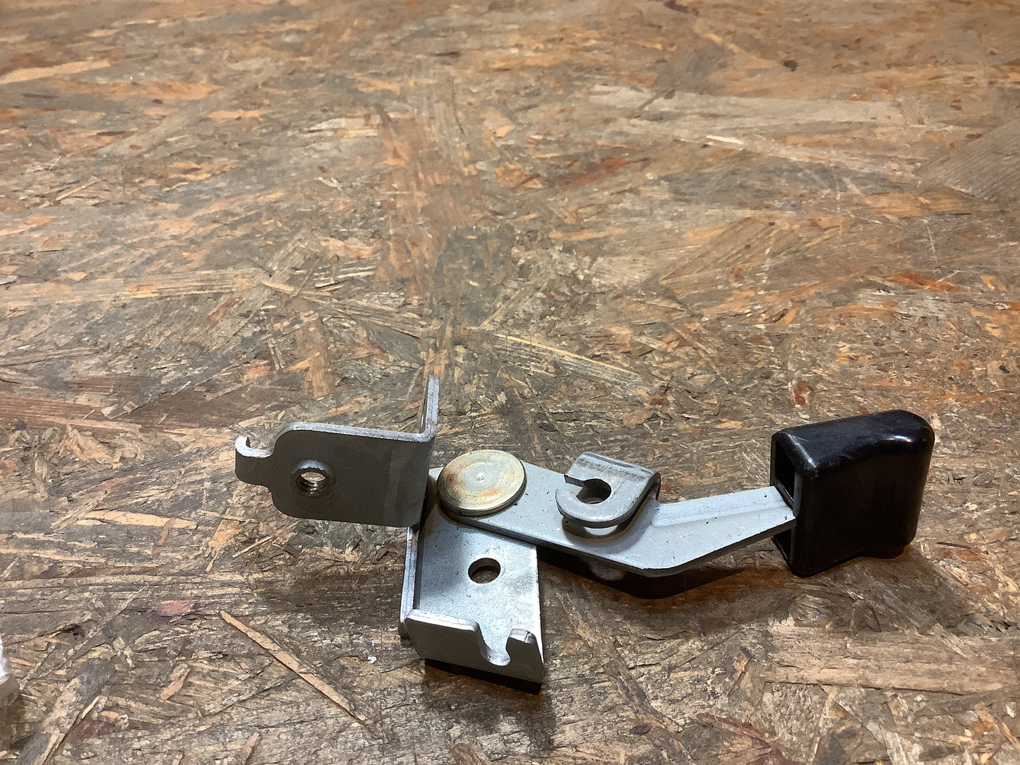 Mitsubishi Colt Galant Griff, Motorhaubenschlossentriegelung Original NEU