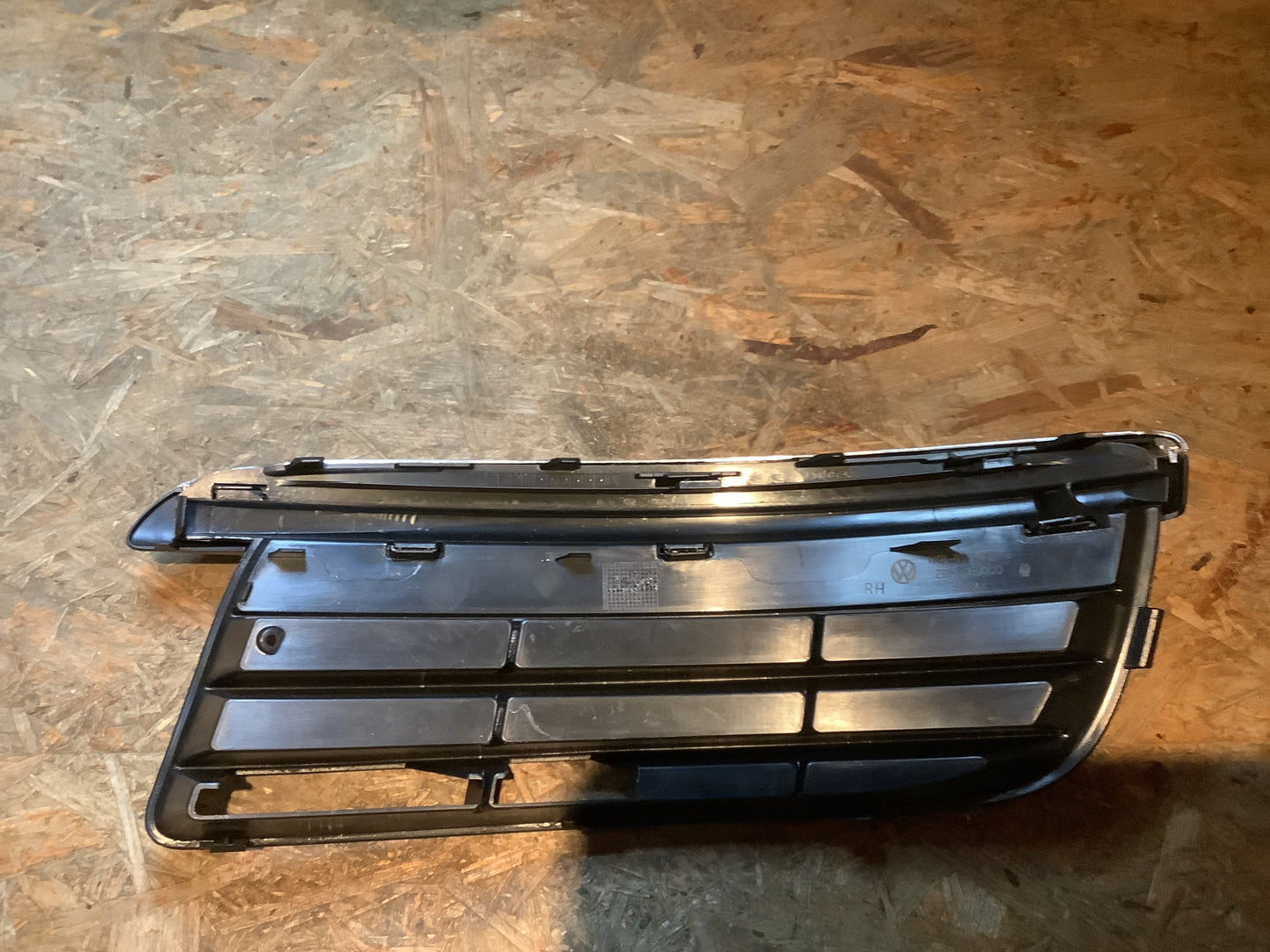 VW Golf V / Jetta V Lüftungsgitter Stoßfänger rechts Original VW NEU