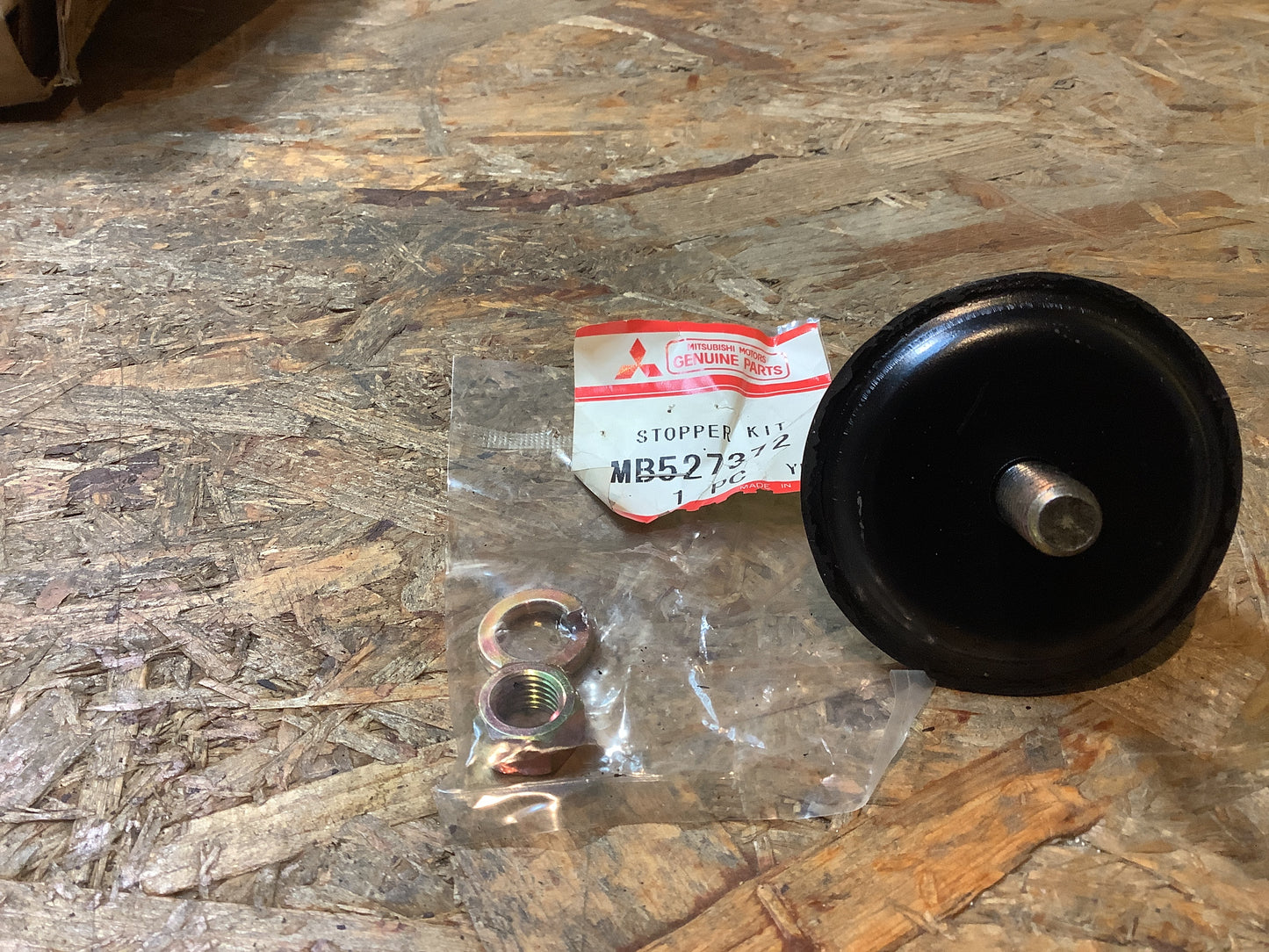 Mitsubishi Stopper-Kit, Stoßdämpfer für vordere Aufhängung und oberer Querlenker Original Mitsubishi NEU