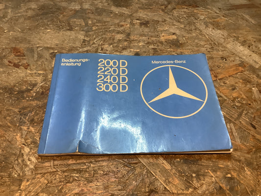 Bedienungsanleitung Mercedes-Benz 200D, 220D, 240D, 300D Seiten sind teilweise lose, sowie Riss im Cover (sehe Bild)