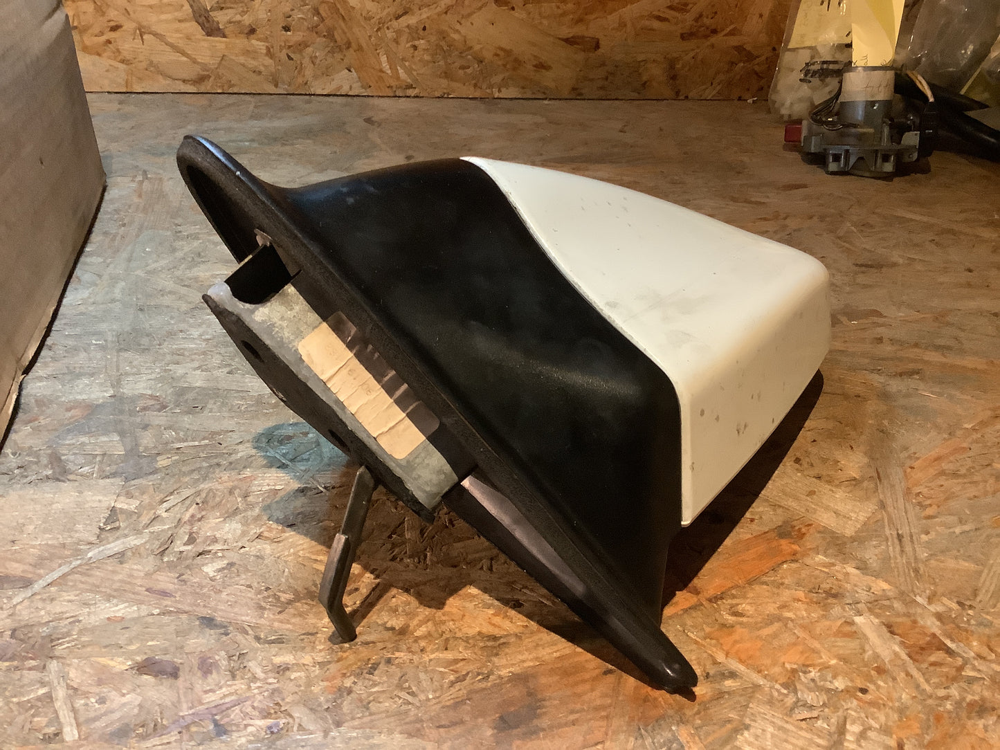 Kadett G SSi Spiegel rechts weiß Kappe Defekt Original GM GEBRAUCHT