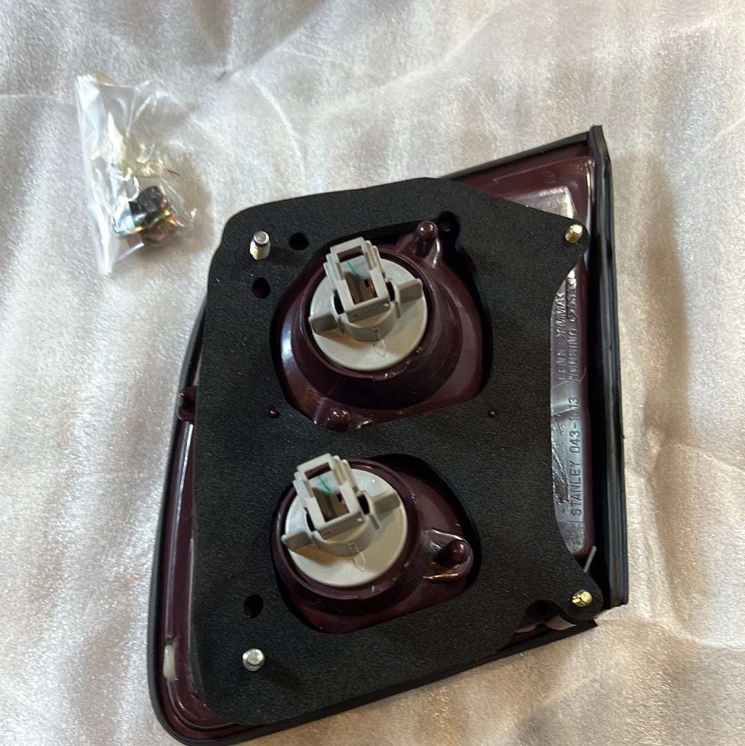 Original Mitsubishi Rückleuchte rechts Galant 92-96 MR124271