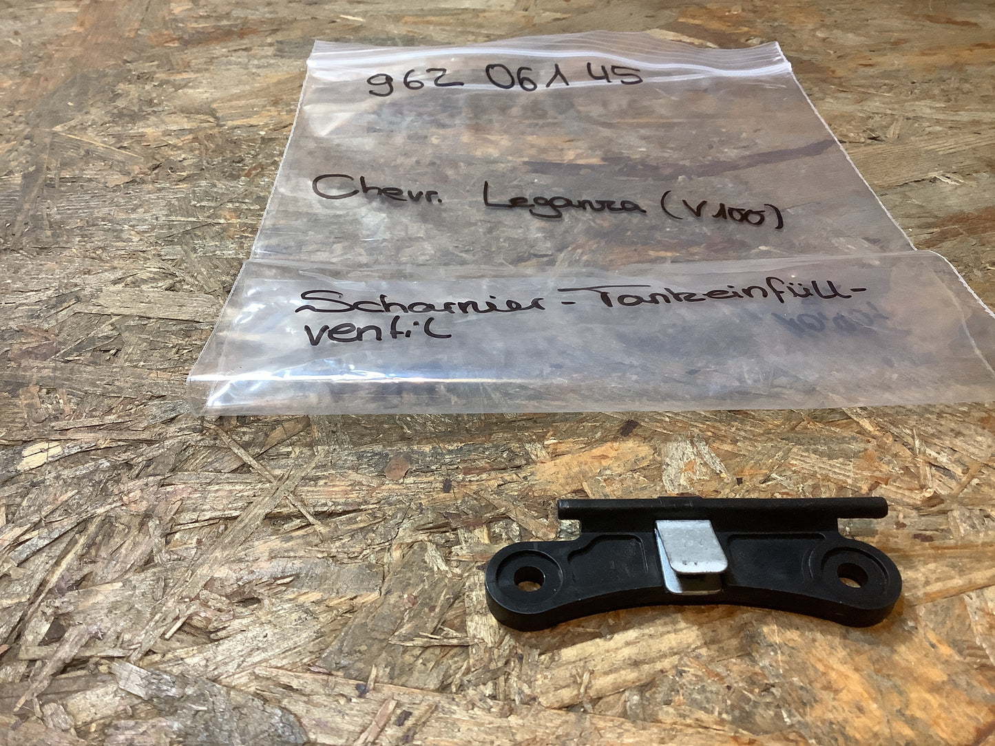 Chevrolet Leganza Scharnier-Tankfüllventil Original Chevrolet NEU