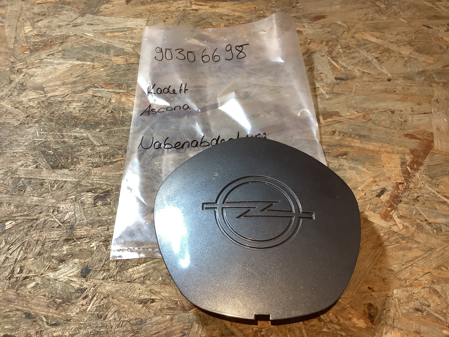 Kadett, Ascona Nabenabdeckung Original Opel GM NEU