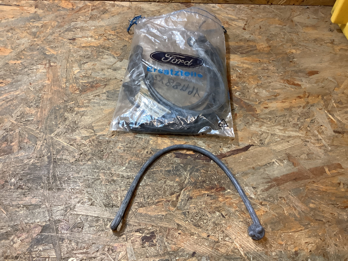 Ford Sierra MK2; Halteband, Laderaumabdeckung Original Ford NEU