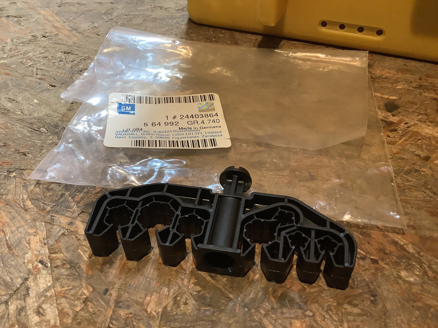 Opel Vectra C, Signum, 6 Wege Klemme Halter Benzinleitung Original GM NEU