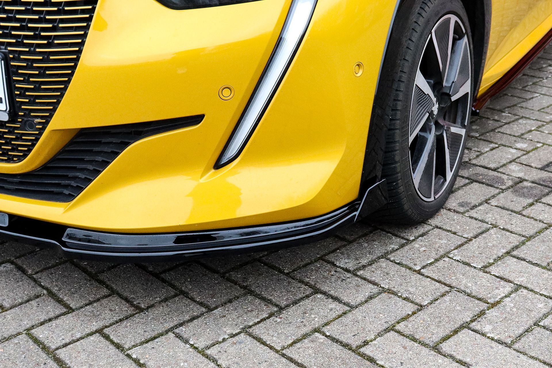 CUP Frontspoilerlippe mit Wing ABS Peugeot 208 + e208 ,GT, GT-Line Carbon