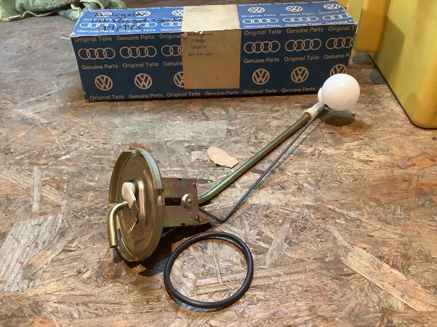 VW Passat Typ 32 Tankgeber Original VW NEU