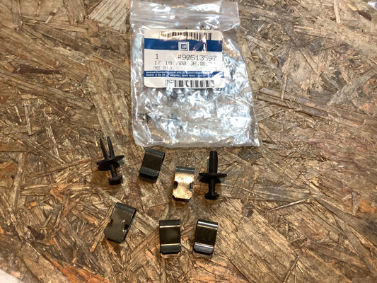 Vectra Befestigungstück Schmutzfänger vorne Satz Original GM NEU