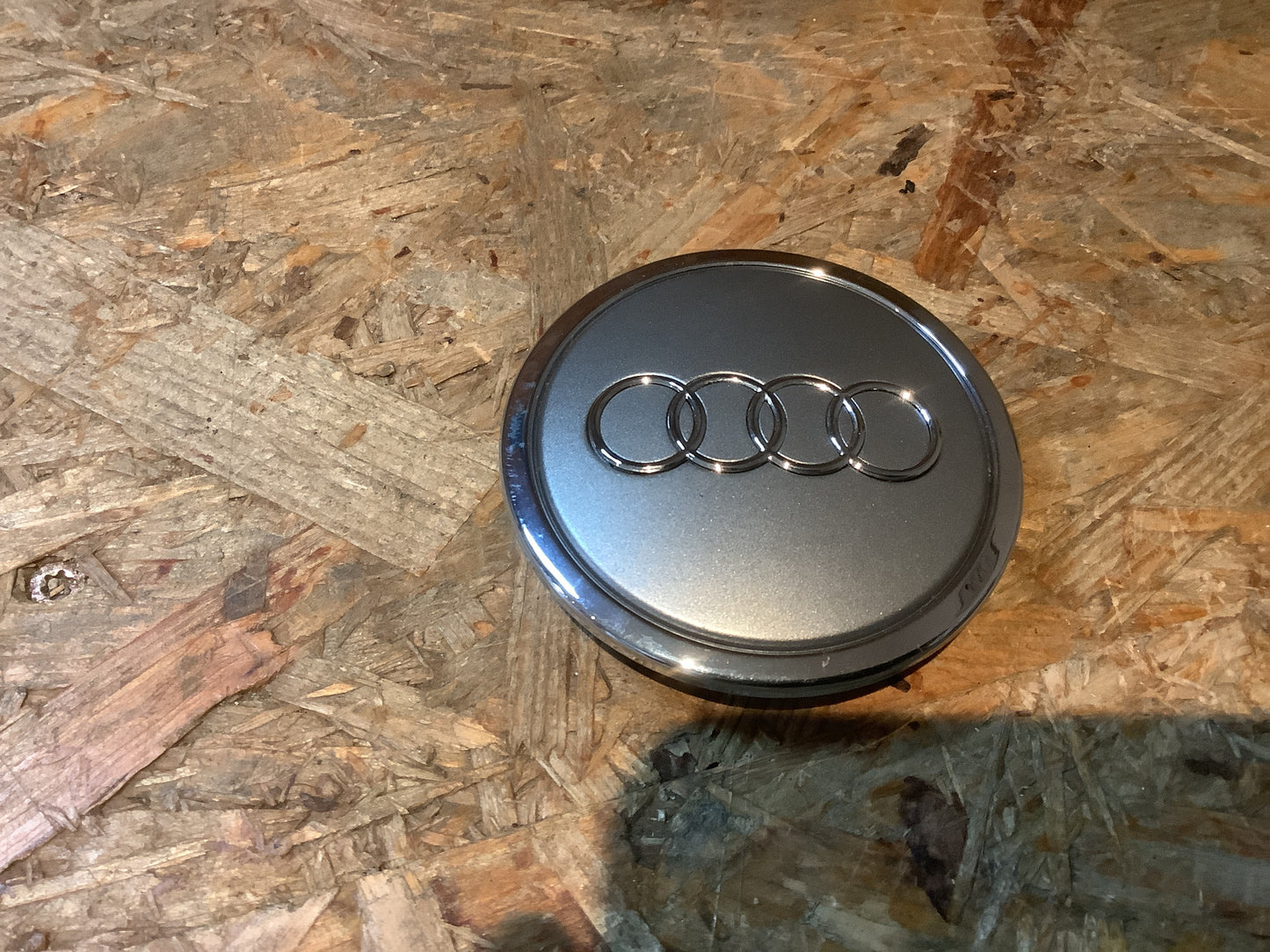 Audi A3,Q3,A4,Q5,A8,TT/TTS Radzierkappe grau-metallic Original VW AUDI NEU