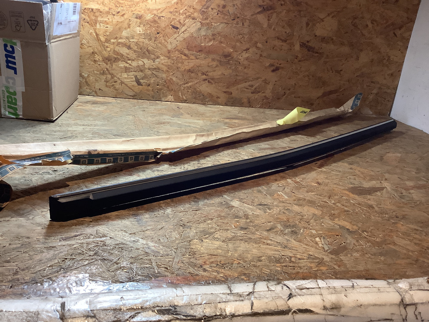 Opel Kadett D Leiste Profil vorn rechts Original GM NEU