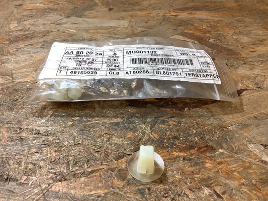 Mitsubishi Colt Europe, Z32A Tülle, hinterer Stoßfänger Original Mitsubishi NEU