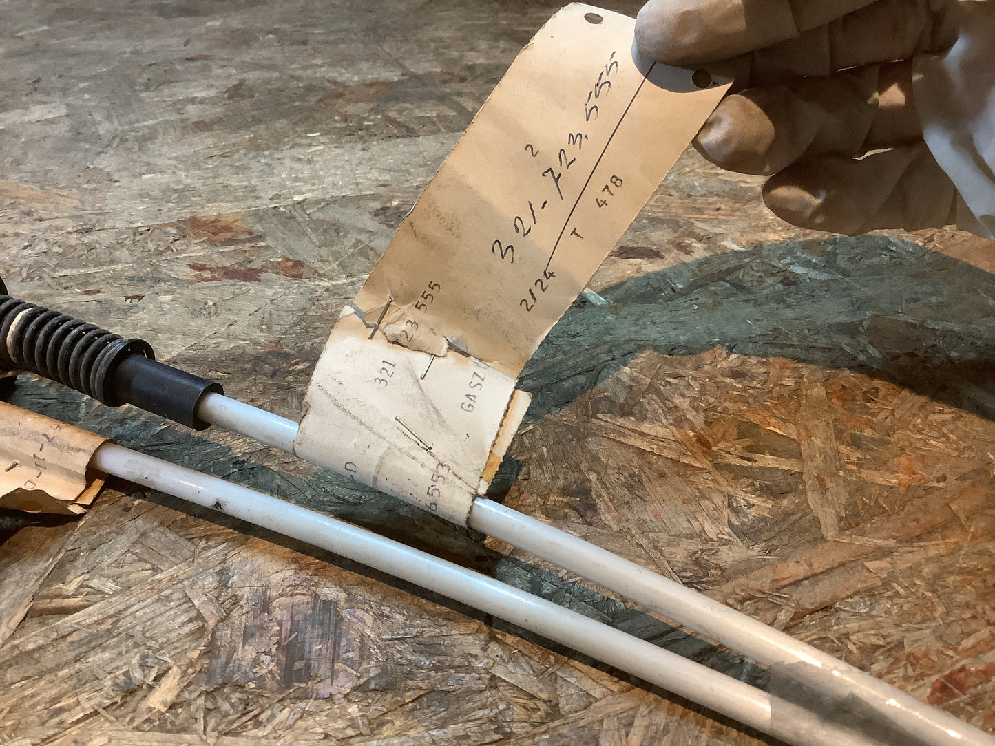 VW Golf II, VW Passat 32b Gaszug Original VW NEU