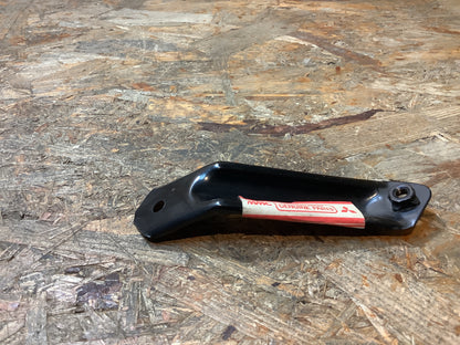 Mitsubishi Lancer Wagon Halterung, vorderer Kotflügel Original Mitsubishi NEU