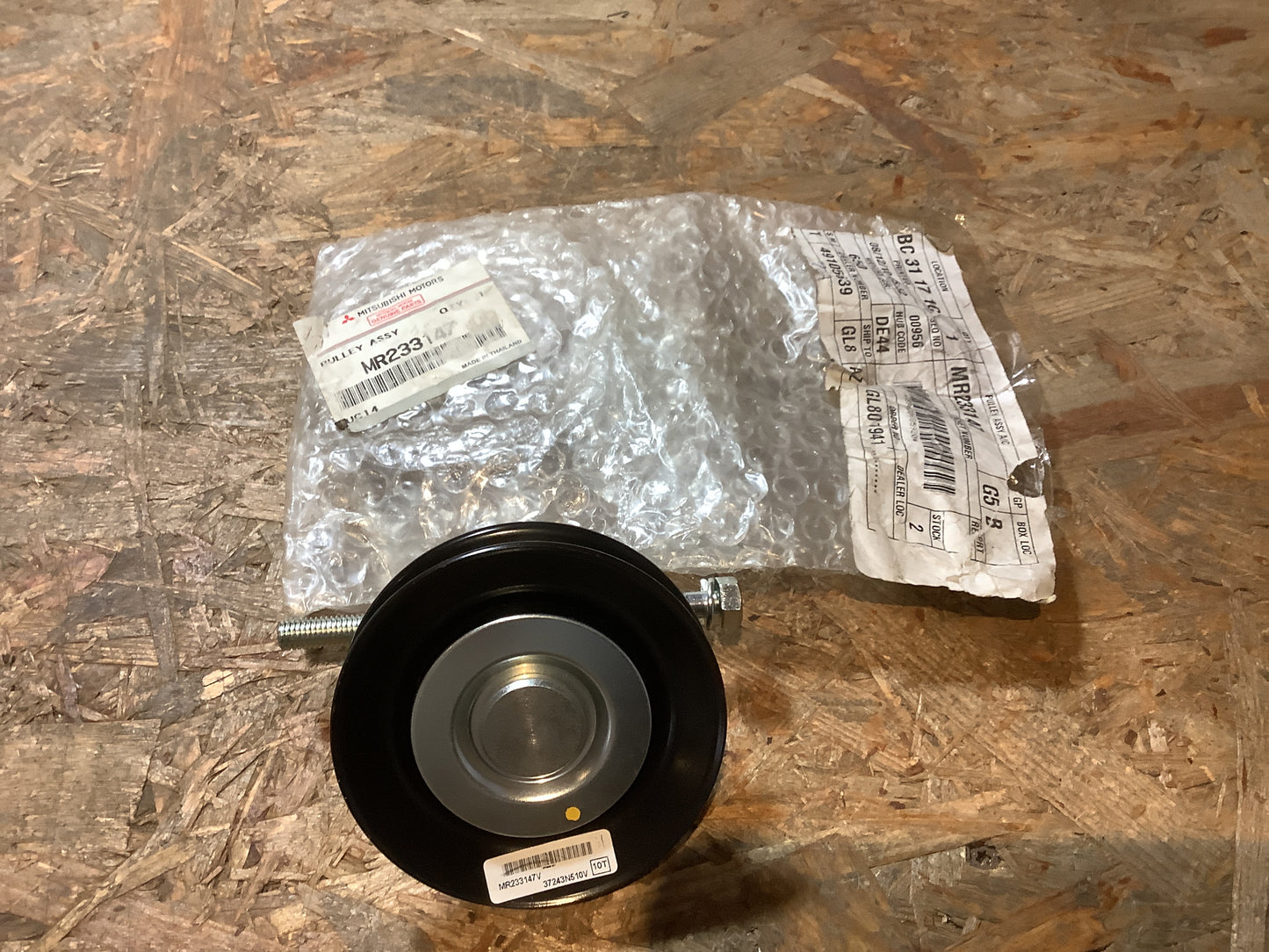 Mitsubishi L200, K74T, K64T, 4D56 Spannrolle, Klimakompressor Original Mitsubishi NEU