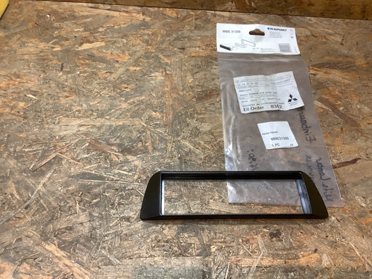 Mitsubishi Lancer Limousine IX Einbaurahmen Original Blaupunkt NEU