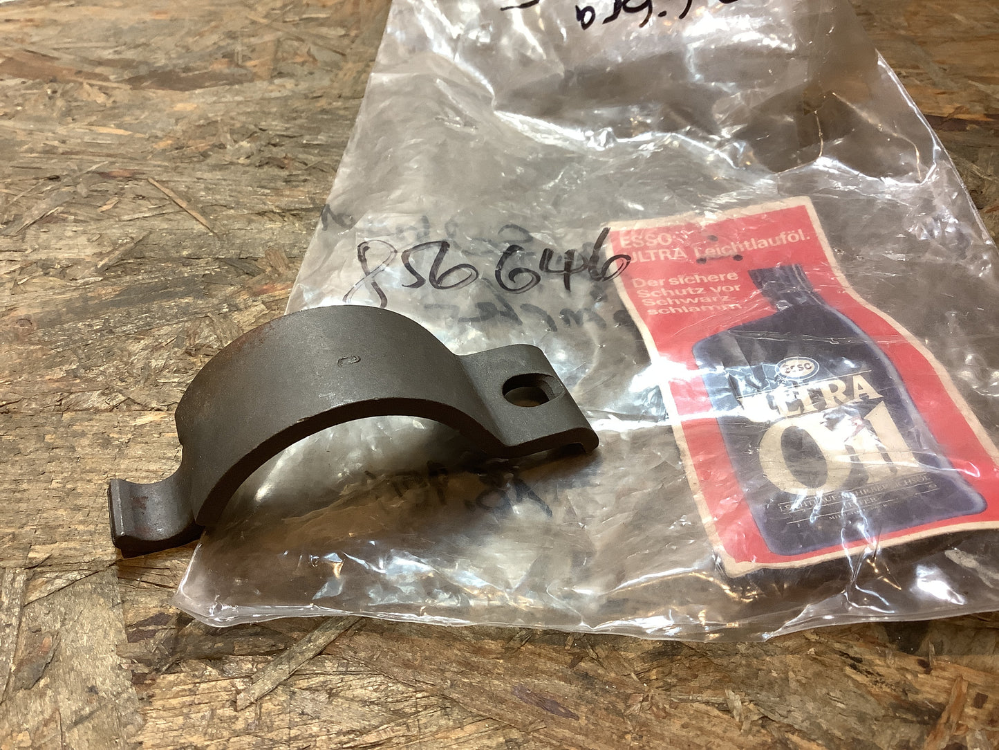 Calibra, Kadett E Halterung, Schlauch Schalldämpfer Original Esso NEU