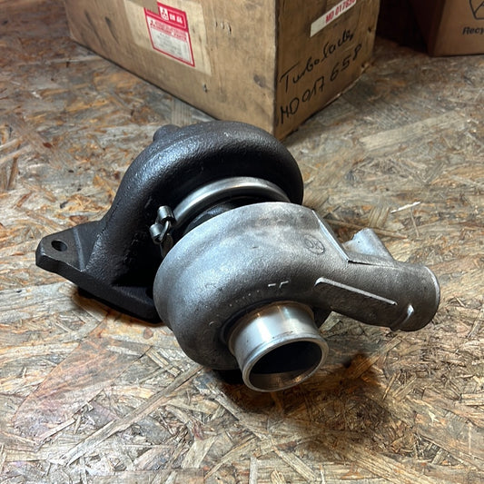 Original Mitsubishi Turbolader Pajero L300 2.3 TD 84PS 82-84 NEU MD017658