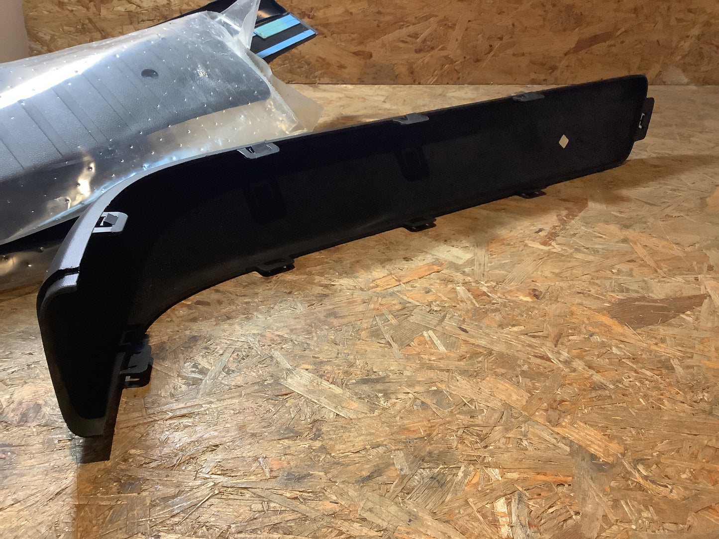 Audi C4 Blende Stoßfänger hinten links Original Audi NEU