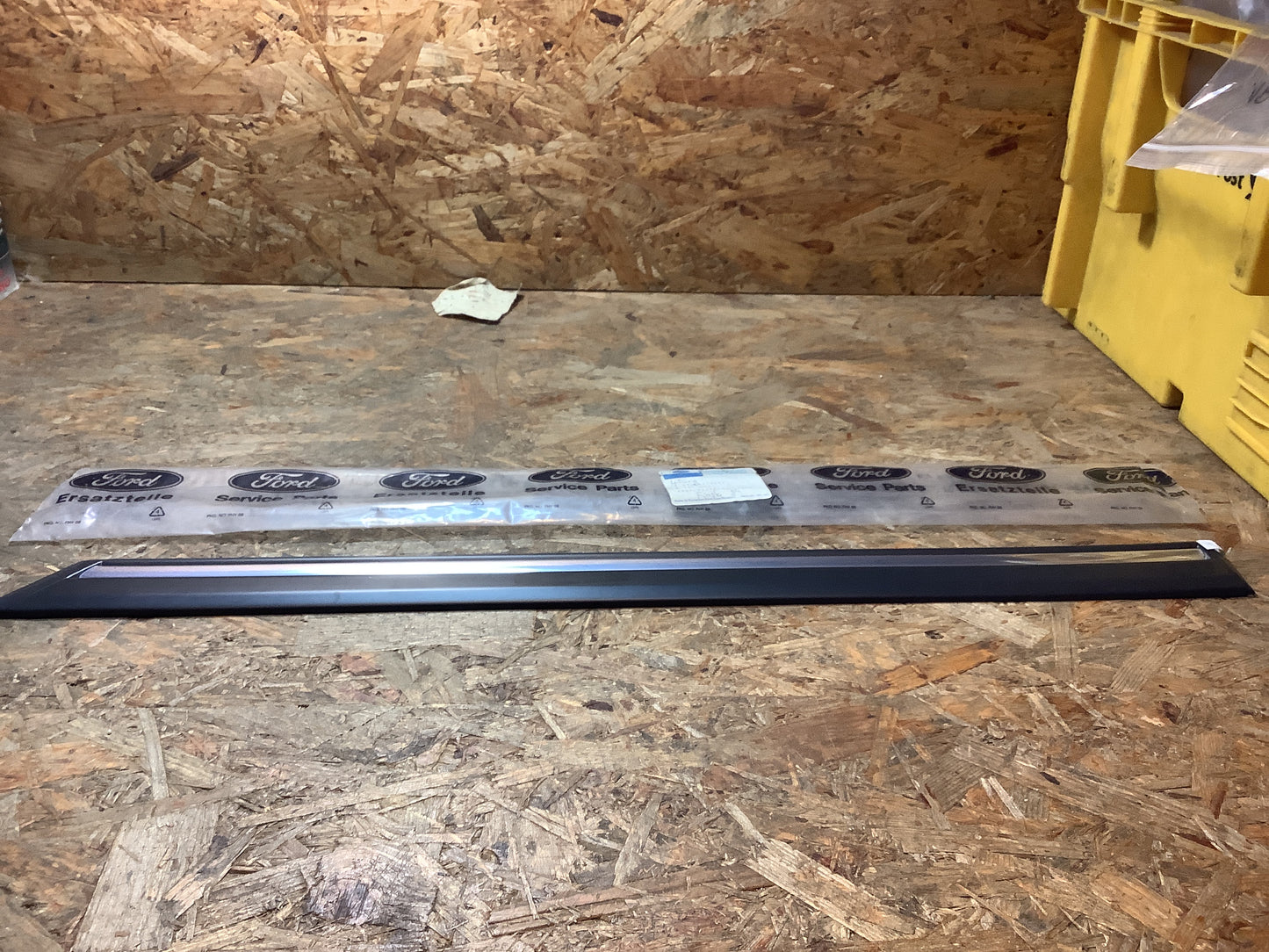 Ford Fiesta MK III Zierleiste links nach 01.1994 Mittelgrau/Silber Original Ford NEU