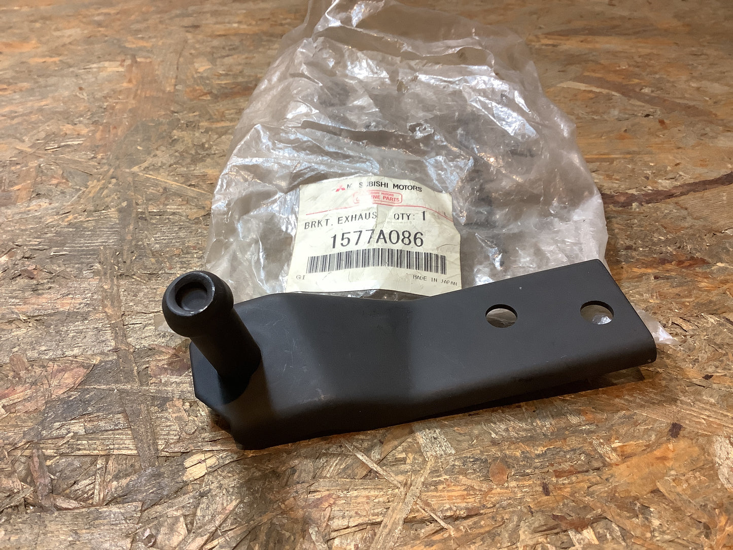 Mitsubishi Pajero, Montero Halterung, Auspuffrohraufhängung Original Mitsubishi NEU