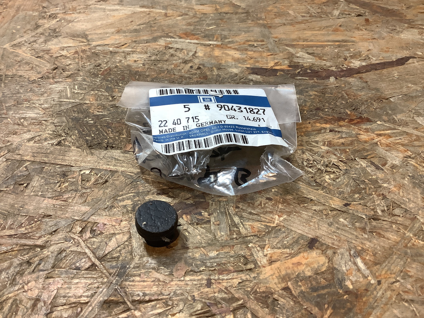 Omega B Abdeckklappe, Befestigungsloch Original GM NEU