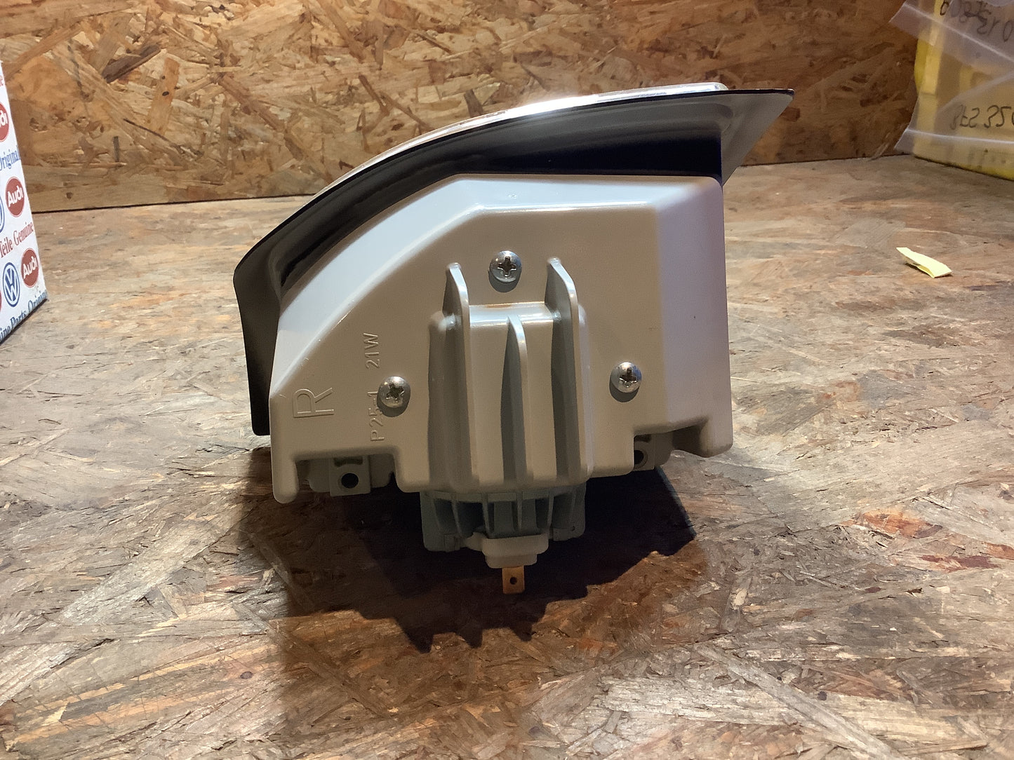 Audi 80 Blinkerleuchte rechts weiß Original Genuine Parts NEU