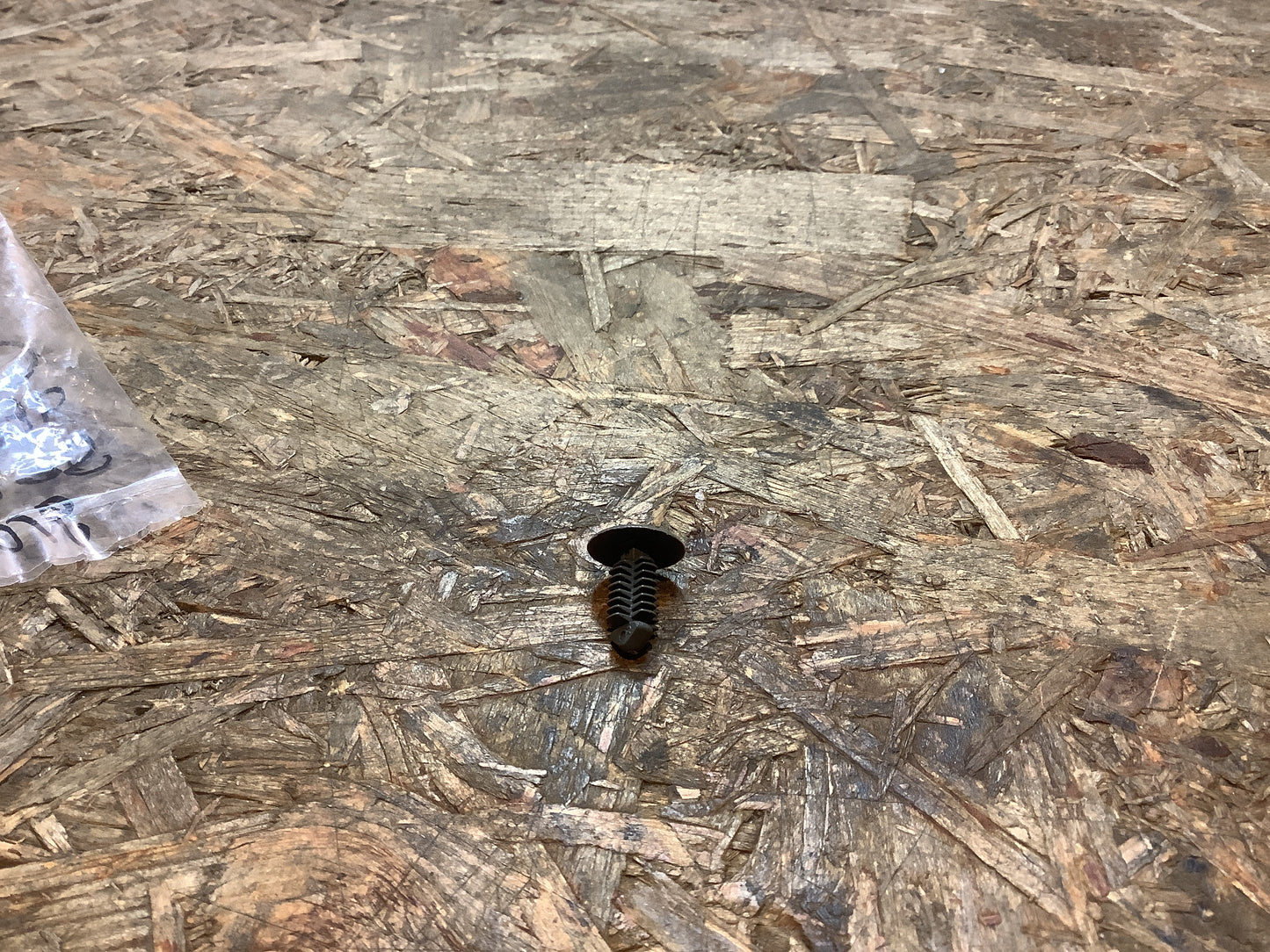 Corsa B, Tigra Clip Laderaumabdeckung Seitenwand grau Original GM NEU