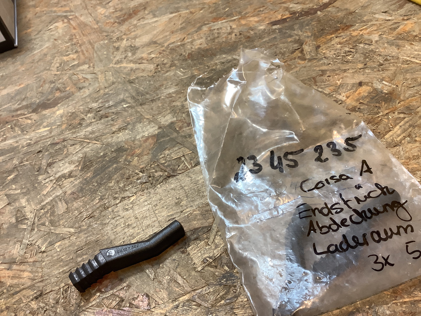 Corsa A Endstück Abdeckung Laderaum NEU