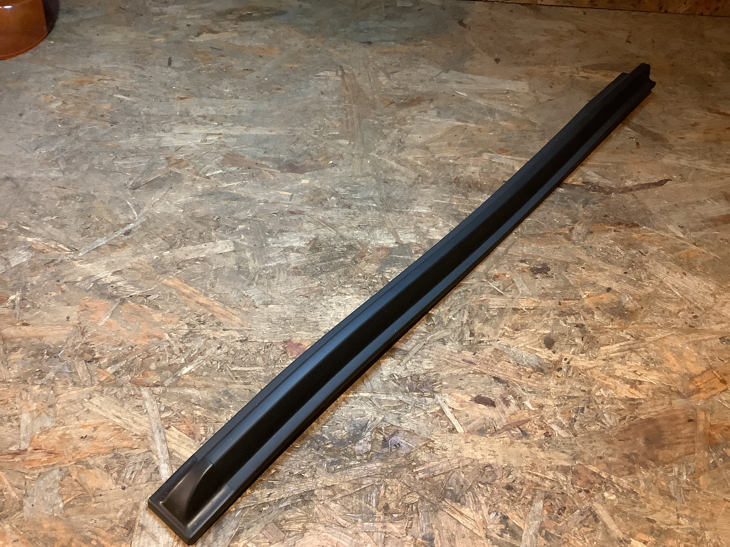 VW Golf 2, 4-Türer Zierleiste hinten rechts Original VW NEU