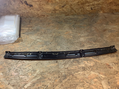 Mitsubishi Colt Halterung, Heckstoßstange Original Mitsubishi NEU