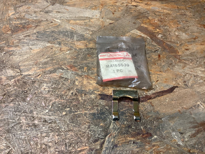 Mitsubishi Strada Halter für Türschlosszylinder Original NEU