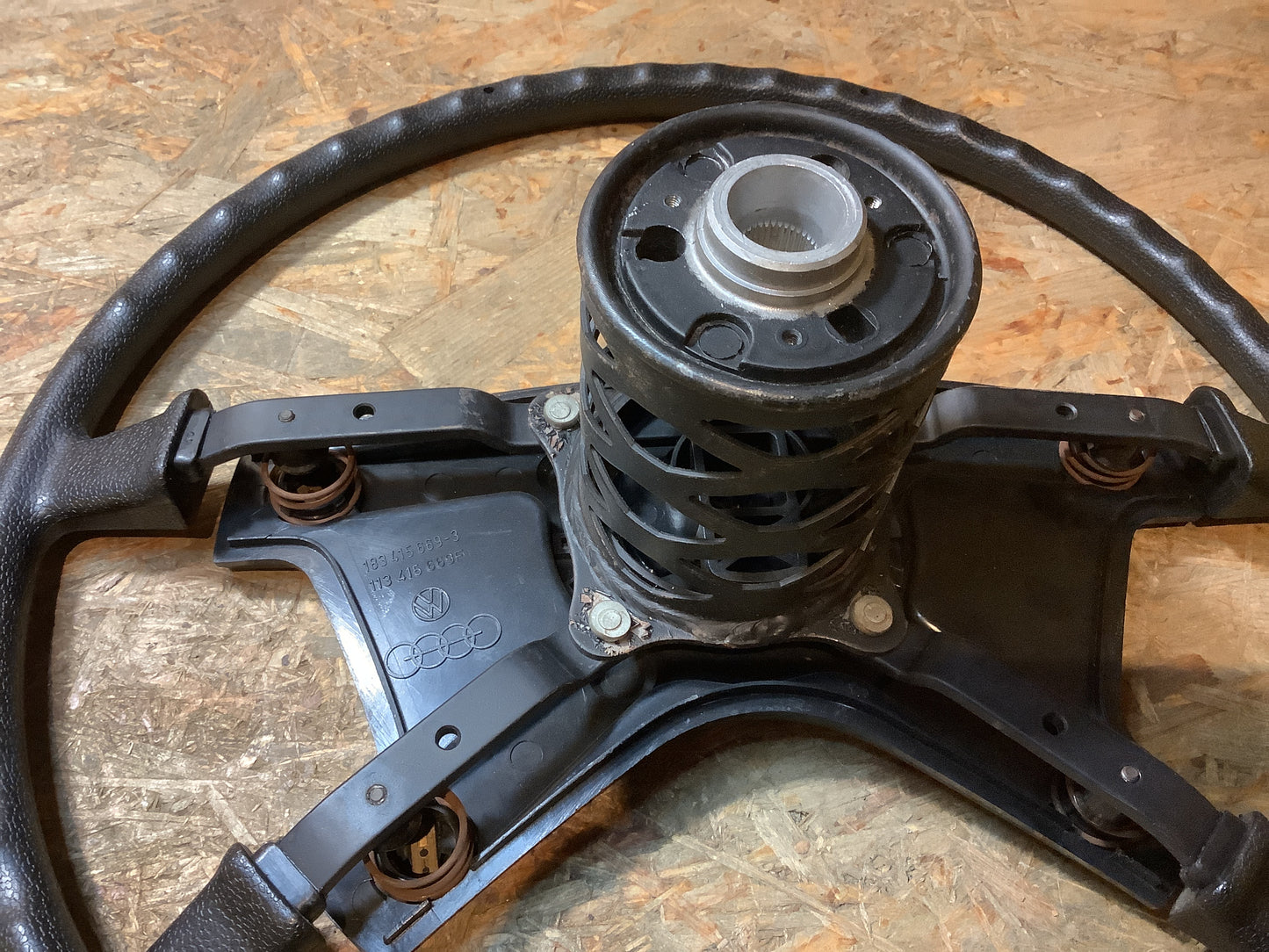 VW Käfer 71-79 Lenkrad mit Pralltopf Original VW NEU