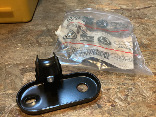 Audi 80/90 Halter Endtopf Original VW NEU