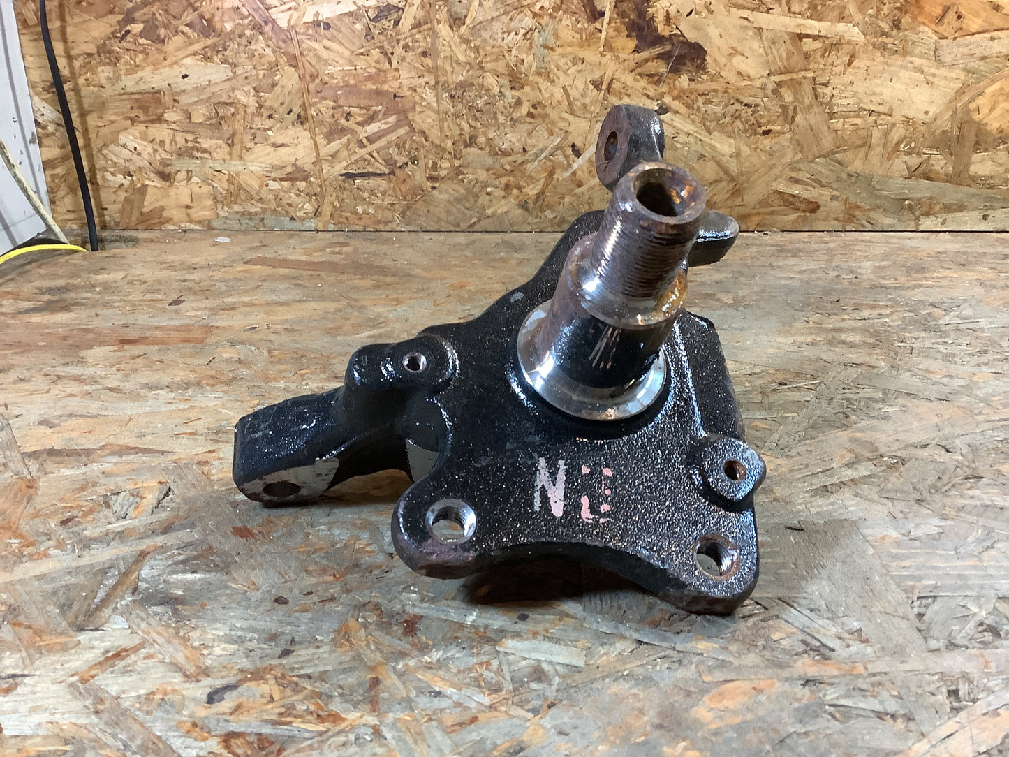 Omega A  - Senator B  Achsschenkel Aufhängung links Original GM NEU