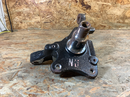 Omega A  - Senator B  Achsschenkel Aufhängung links Original GM NEU