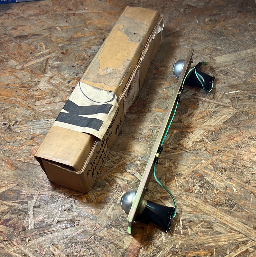 Original Mitsubishi Kennzeichen leuchte Oldtimer NEU MB070350