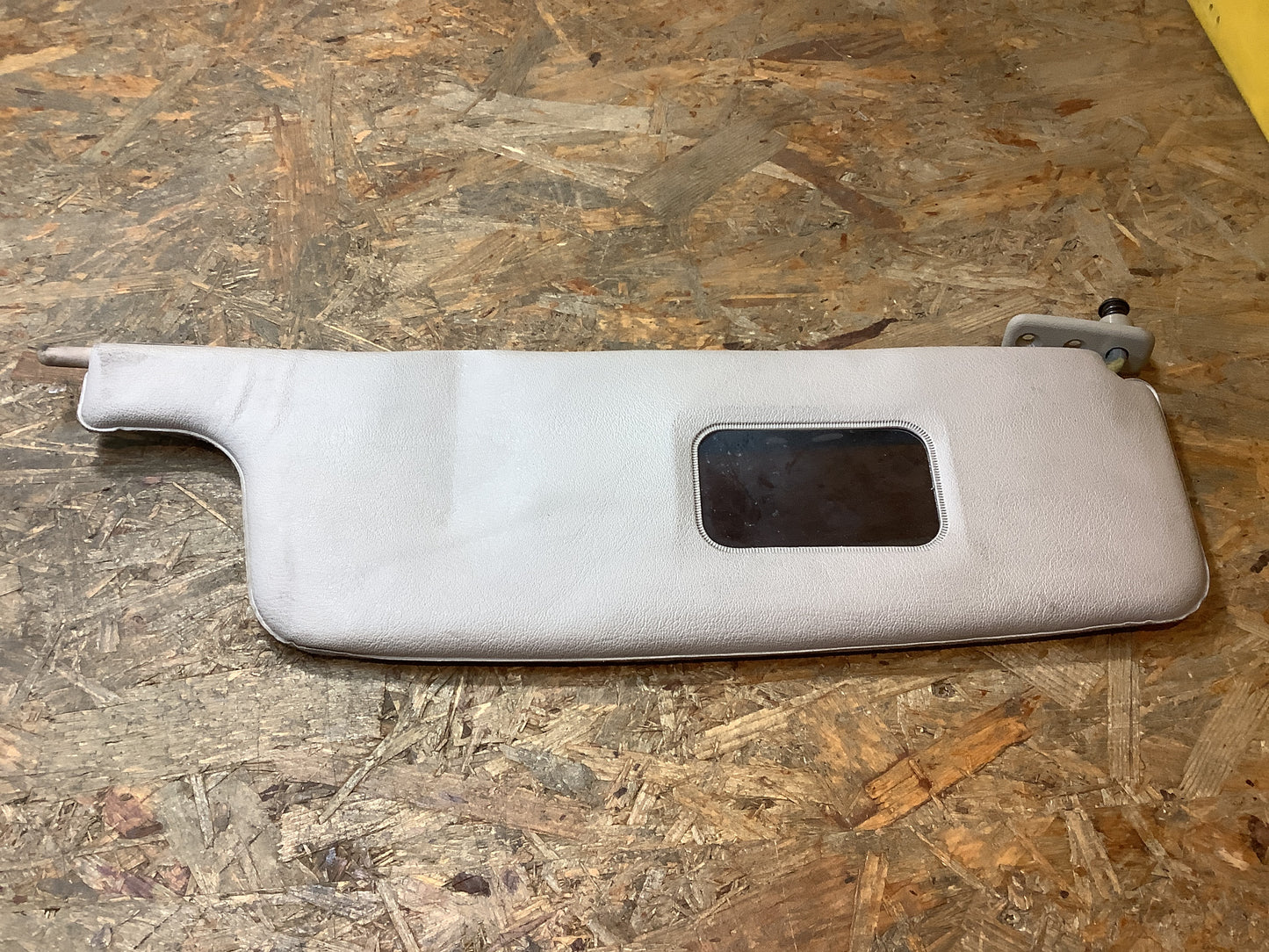 Mitsubishi Space Wagon, Bj. 86-88; Sonnenblende Original Mitsubishi NEU