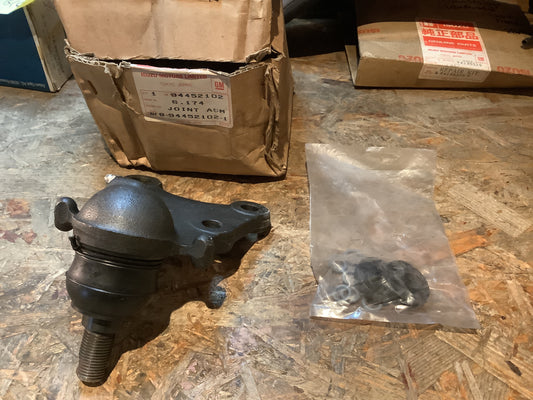 Opel Campo, Isuzu Trooper Traggelenk unten Vorderachse Original Isuzu NEU