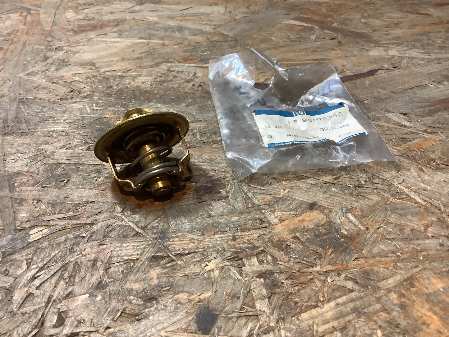 Kadett E Thermostat Original GM NEU